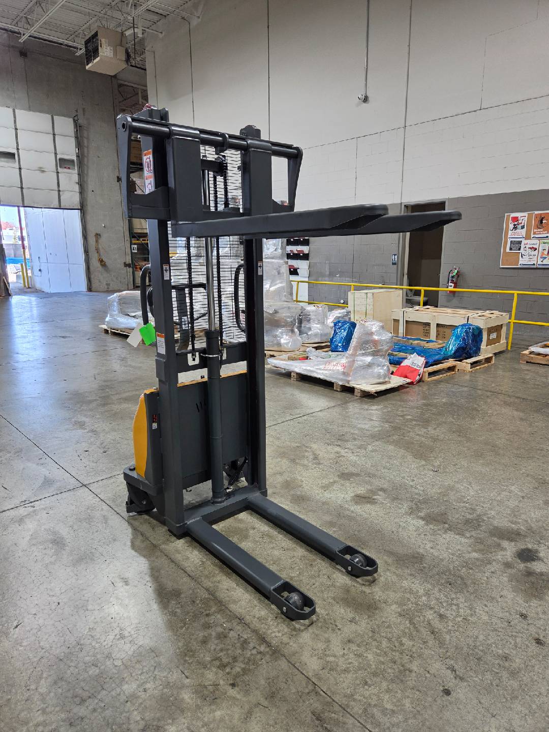 Pre-owned Regular Used CDD10B-III-63–2,200 lb Semi-Electric Stacker, 63" Lift, Fixed Legs & Adjustable Forks-20070650