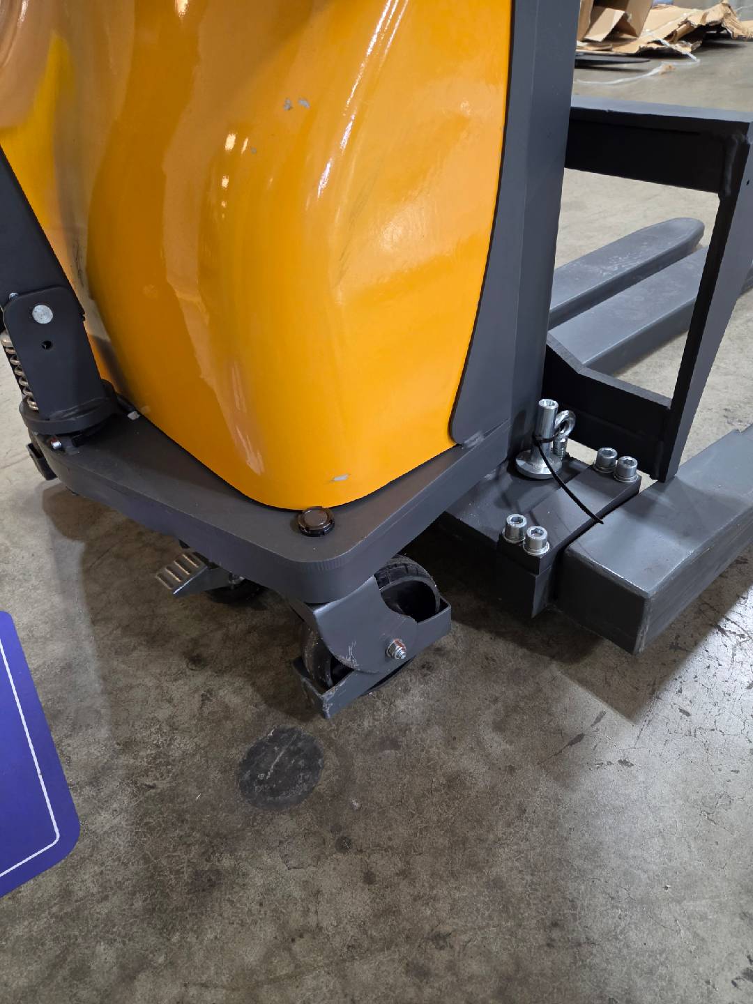 Pre-owned Premium Used CDD10B-III-118 – 3,300 lb Semi-Electric Stacker, 118" Lift, Fixed Legs & Adjustable Forks-20080326