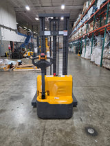 Pre-owned Premium Used CTD15R-E-118 – 3,300 lb Electric Stacker, 118" Lift, Straddle Legs, Adjustable Forks-21110322