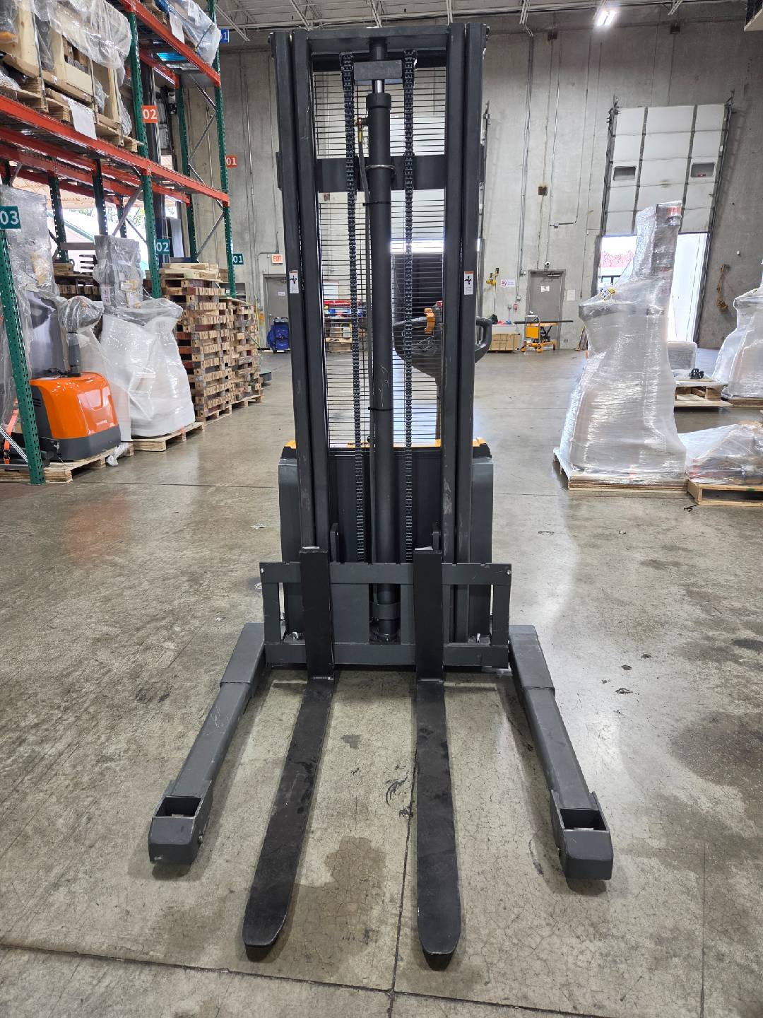 Pre-owned Premium Used CTD15R-E-118 – 3,300 lb Electric Stacker, 118" Lift, Straddle Legs, Adjustable Forks-21110322