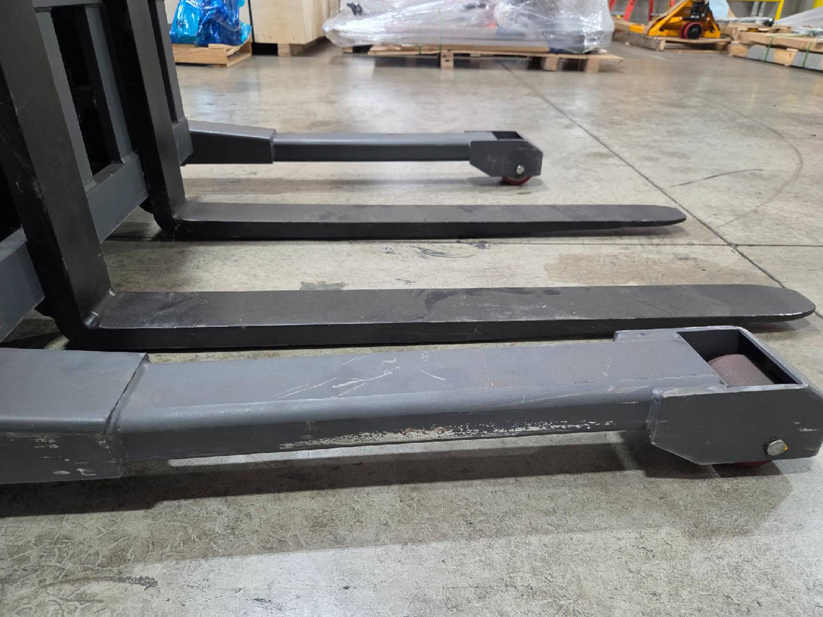 Pre-owned Premium Used CTD15R-E-118 – 3,300 lb Electric Stacker, 118" Lift, Straddle Legs, Adjustable Forks-21110322
