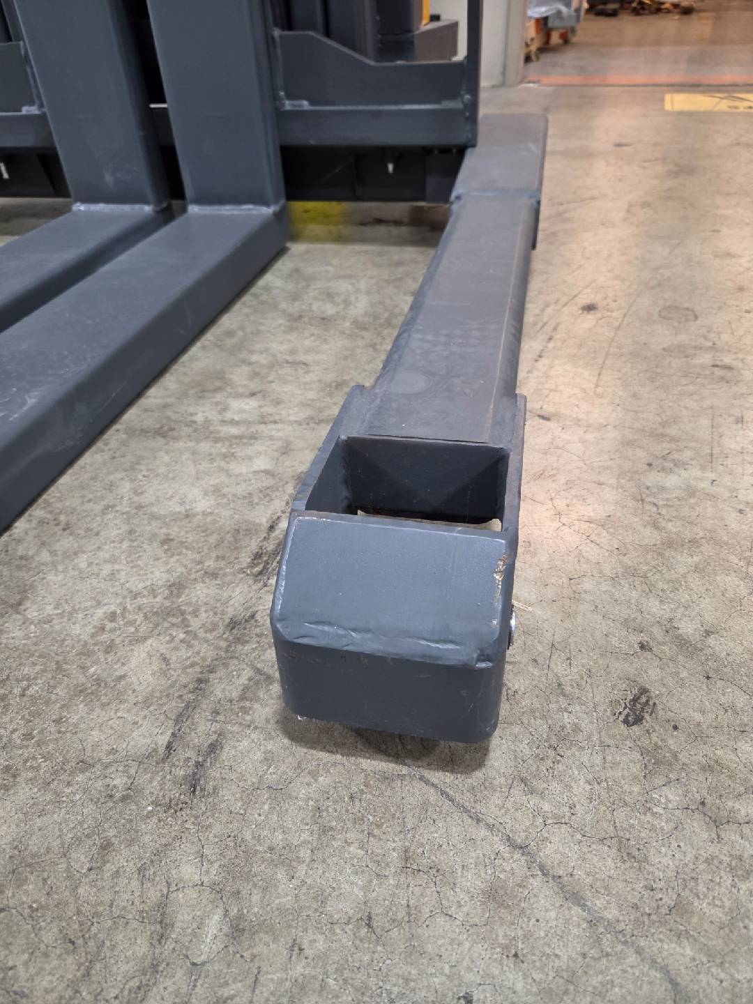 Pre-owned Premium Used CDD10B-III-118 – 3,300 lb Semi-Electric Stacker, 118" Lift, Fixed Legs & Adjustable Forks-20080326